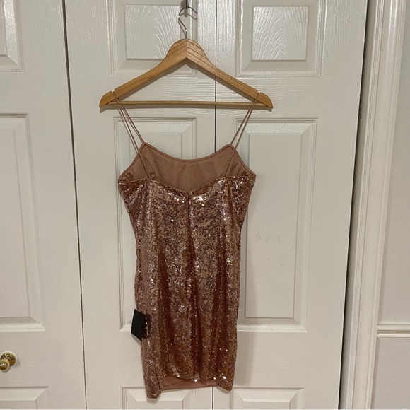 Lulu’s NWT Bring It Rose Gold Pink Sequin Bodycon Mini Dress Size Medium - Picture 8 of 11